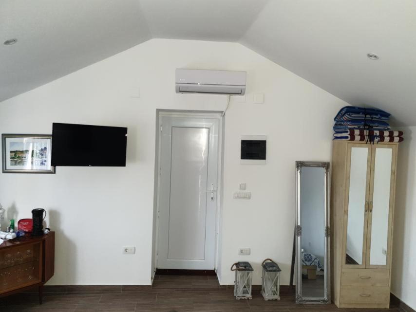 Penthouse Prvic Luka Apartamento Exterior foto
